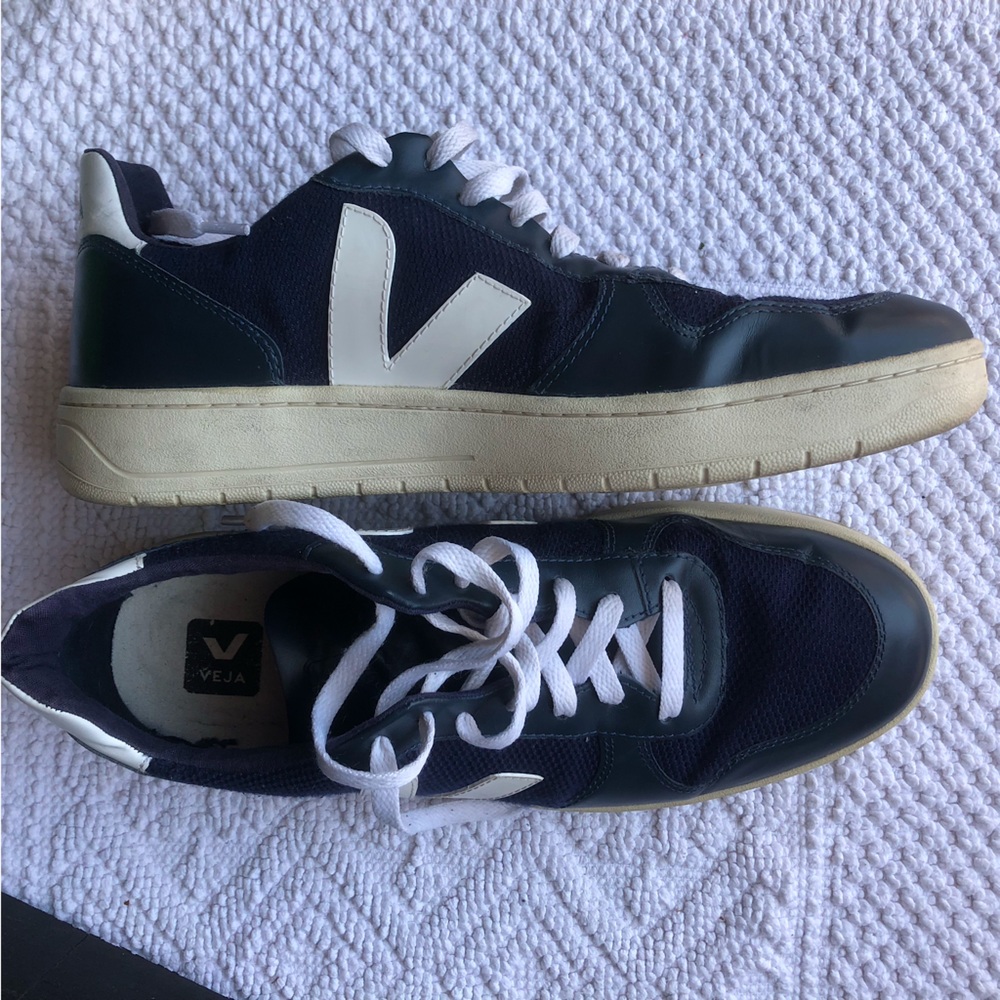 Veja Men's Leather and Mesh Sneakers Eu 45 US 11.5 navy with white